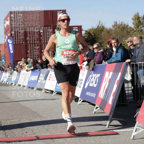 03.10.2025 - Köhlbrandbrückenlauf Jannik Wohlers http://msf.ph/oto/9091764 03.10.2025 12:54:01 Ziel 4030, 4088, 5710, 5947, 6002, 6200, 6817 meine-sportfotos.de
