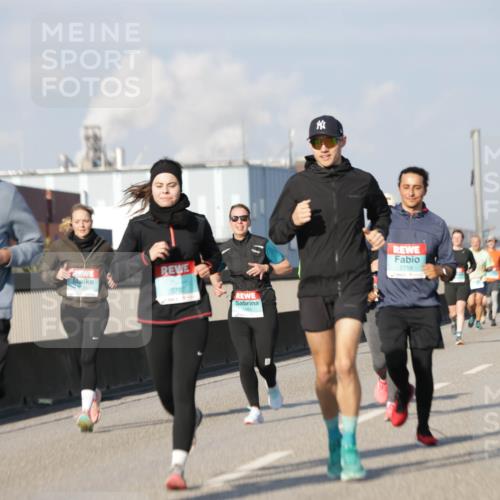 03.10.2025 - Köhlbrandbrückenlauf Jannik Wohlers http://msf.ph/oto/9091766 03.10.2025 09:59:39 Position 3 1708, 3792, 1481, 2719 meine-sportfotos.de