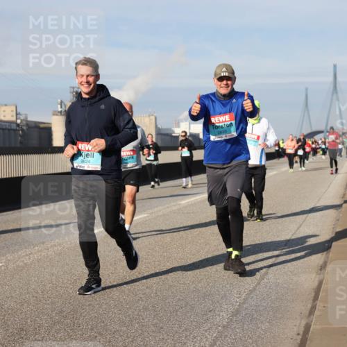 03.10.2025 - Köhlbrandbrückenlauf Lena Gebhardt http://msf.ph/oto/9091770 03.10.2025 10:08:03 Position 2 2633, 2624 meine-sportfotos.de