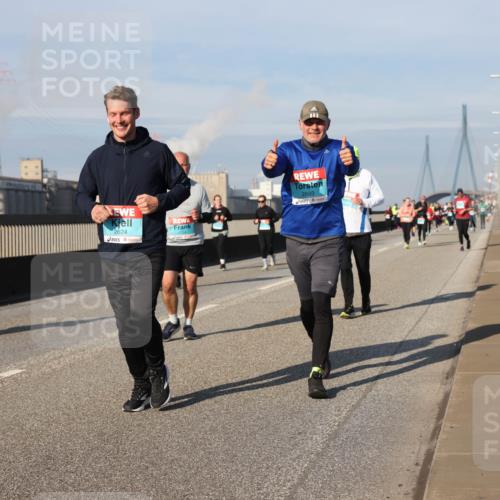 03.10.2025 - Köhlbrandbrückenlauf Lena Gebhardt http://msf.ph/oto/9091786 03.10.2025 10:08:04 Position 2 2624, 2633 meine-sportfotos.de