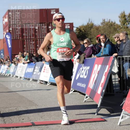 03.10.2025 - Köhlbrandbrückenlauf Jannik Wohlers http://msf.ph/oto/9091787 03.10.2025 12:54:01 Ziel 4030, 4088, 5710, 5947, 6002, 6200, 6817 meine-sportfotos.de