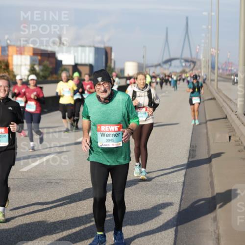 03.10.2025 - Köhlbrandbrückenlauf Jannik Wohlers http://msf.ph/oto/9091803 03.10.2025 10:11:21 Position 3 3819, 35, 3045 meine-sportfotos.de