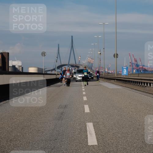 03.10.2025 - Köhlbrandbrückenlauf Fabian Wolf http://msf.ph/oto/9091813 03.10.2025 10:28:00 Position 3 3 meine-sportfotos.de