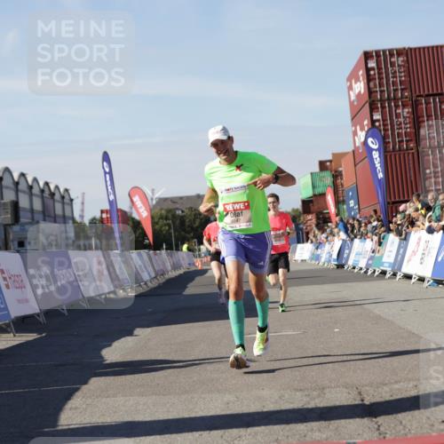 03.10.2025 - Köhlbrandbrückenlauf Jannik Wohlers http://msf.ph/oto/9091819 03.10.2025 12:54:02 Ziel 4030, 4088, 5710, 5947, 6002, 6200, 6817 meine-sportfotos.de