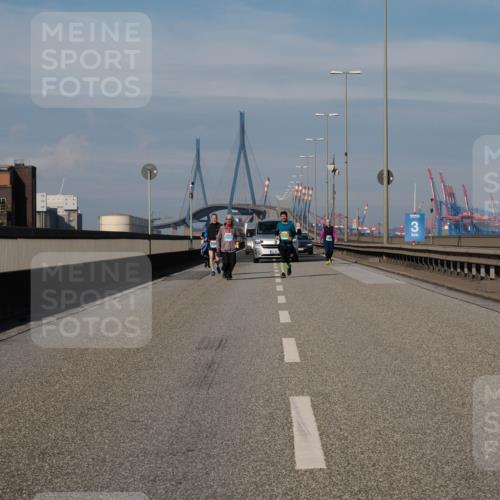 03.10.2025 - Köhlbrandbrückenlauf Fabian Wolf http://msf.ph/oto/9091824 03.10.2025 10:28:01 Position 3 3 meine-sportfotos.de
