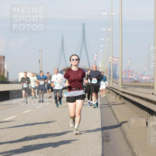 03.10.2025 - Köhlbrandbrückenlauf Jannik Wohlers http://msf.ph/oto/9091833 03.10.2025 09:59:41 Position 3 2719 meine-sportfotos.de