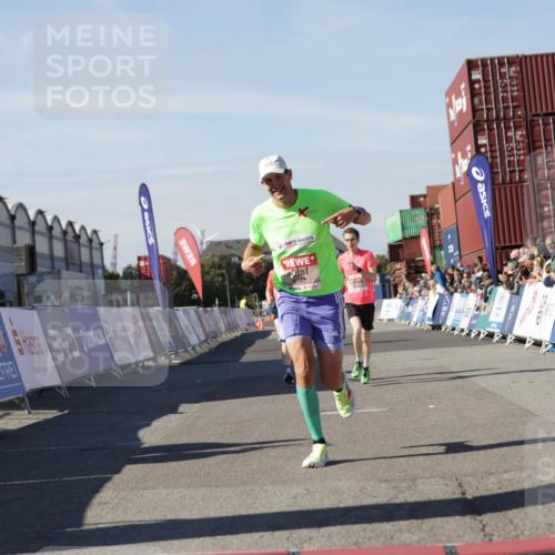 03.10.2025 - Köhlbrandbrückenlauf Jannik Wohlers http://msf.ph/oto/9091837 03.10.2025 12:54:02 Ziel 4030, 4088, 5710, 5947, 6002, 6200, 6817 meine-sportfotos.de