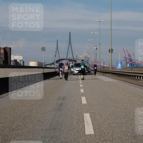 03.10.2025 - Köhlbrandbrückenlauf Fabian Wolf http://msf.ph/oto/9091839 03.10.2025 10:28:01 Position 3 3 meine-sportfotos.de