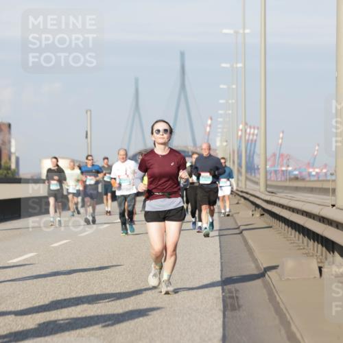 03.10.2025 - Köhlbrandbrückenlauf Jannik Wohlers http://msf.ph/oto/9091842 03.10.2025 09:59:41 Position 3 2719 meine-sportfotos.de