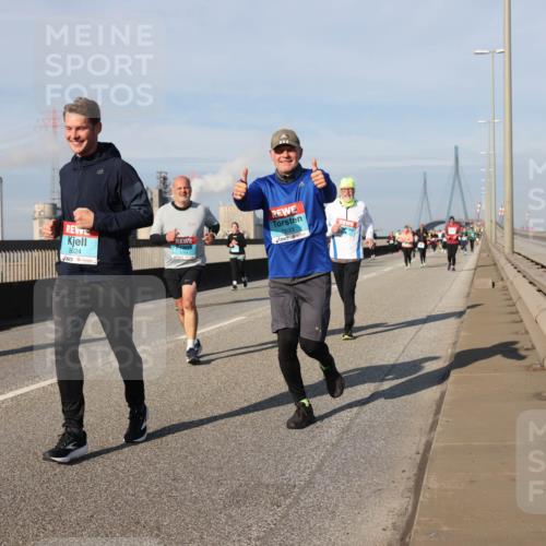 03.10.2025 - Köhlbrandbrückenlauf Lena Gebhardt http://msf.ph/oto/9091847 03.10.2025 10:08:04 Position 2 2633, 2624 meine-sportfotos.de