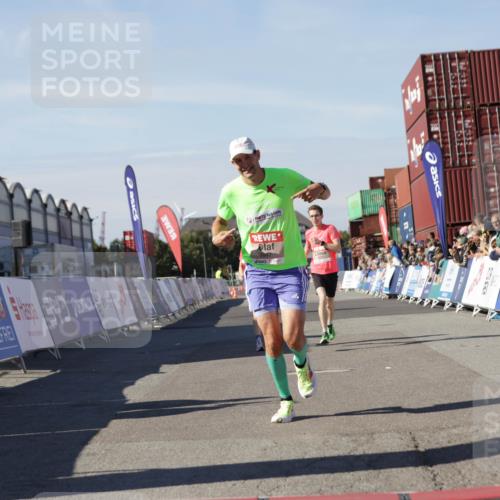 03.10.2025 - Köhlbrandbrückenlauf Jannik Wohlers http://msf.ph/oto/9091854 03.10.2025 12:54:02 Ziel 4030, 4088, 5710, 5947, 6002, 6200, 6817 meine-sportfotos.de