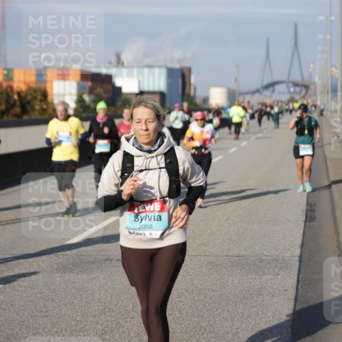 03.10.2025 - Köhlbrandbrückenlauf Jannik Wohlers http://msf.ph/oto/9091855 03.10.2025 10:11:23 Position 3 2058 meine-sportfotos.de