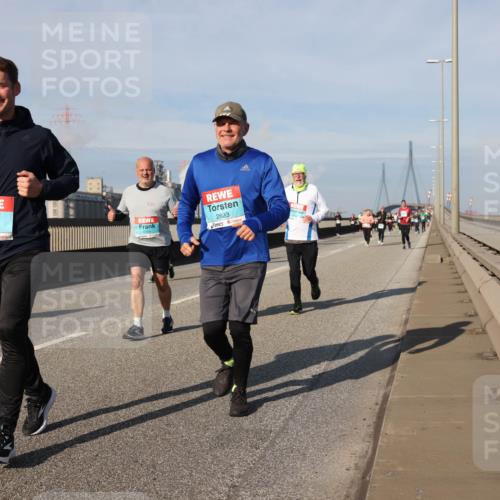 03.10.2025 - Köhlbrandbrückenlauf Lena Gebhardt http://msf.ph/oto/9091873 03.10.2025 10:08:04 Position 2 2624, 2633 meine-sportfotos.de