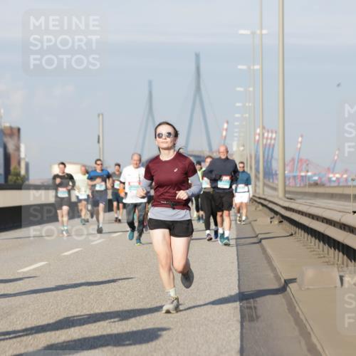 03.10.2025 - Köhlbrandbrückenlauf Jannik Wohlers http://msf.ph/oto/9091875 03.10.2025 09:59:42 Position 3 2719 meine-sportfotos.de