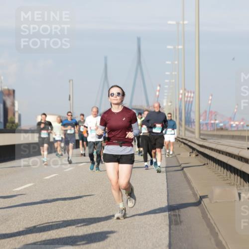 03.10.2025 - Köhlbrandbrückenlauf Jannik Wohlers http://msf.ph/oto/9091881 03.10.2025 09:59:42 Position 3 2719 meine-sportfotos.de