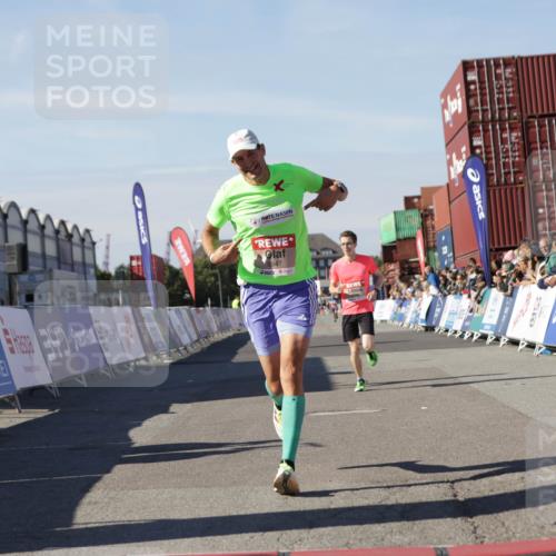 03.10.2025 - Köhlbrandbrückenlauf Jannik Wohlers http://msf.ph/oto/9091882 03.10.2025 12:54:02 Ziel 4030, 4088, 5710, 5947, 6002, 6200, 6817 meine-sportfotos.de