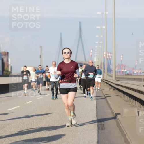 03.10.2025 - Köhlbrandbrückenlauf Jannik Wohlers http://msf.ph/oto/9091884 03.10.2025 09:59:42 Position 3 2719 meine-sportfotos.de