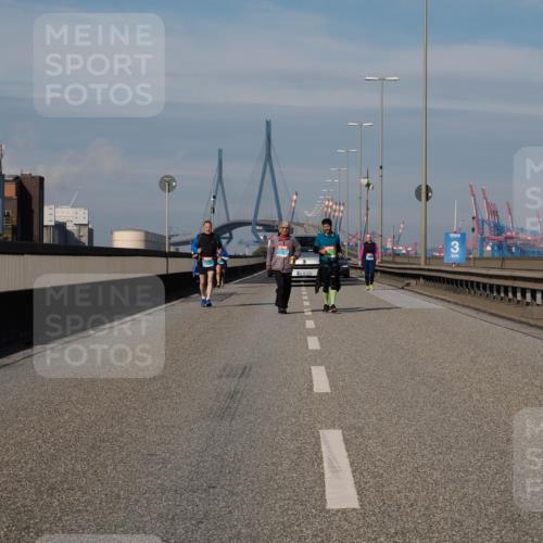 03.10.2025 - Köhlbrandbrückenlauf Fabian Wolf http://msf.ph/oto/9091889 03.10.2025 10:28:05 Position 3 3 meine-sportfotos.de