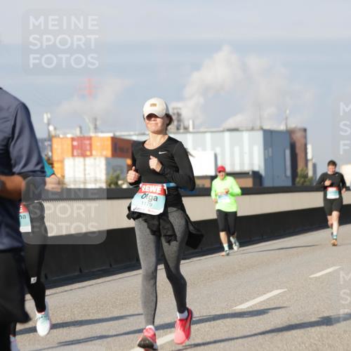 03.10.2025 - Köhlbrandbrückenlauf Jannik Wohlers http://msf.ph/oto/9091904 03.10.2025 09:59:43 Position 3 2713, 1179 meine-sportfotos.de