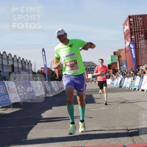 03.10.2025 - Köhlbrandbrückenlauf Jannik Wohlers http://msf.ph/oto/9091927 03.10.2025 12:54:02 Ziel 4030, 4088, 5710, 5947, 6002, 6200, 6817 meine-sportfotos.de