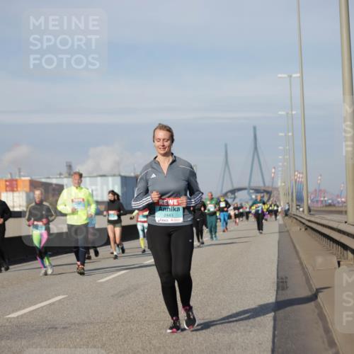03.10.2025 - Köhlbrandbrückenlauf Jannik Wohlers http://msf.ph/oto/9091934 03.10.2025 10:11:34 Position 3 2443 meine-sportfotos.de