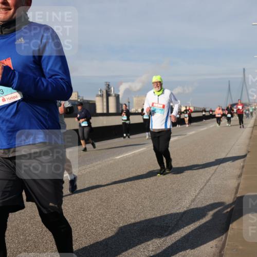 03.10.2025 - Köhlbrandbrückenlauf Lena Gebhardt http://msf.ph/oto/9091937 03.10.2025 10:08:05 Position 2 2633 meine-sportfotos.de