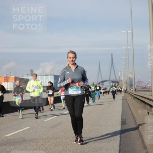 03.10.2025 - Köhlbrandbrückenlauf Jannik Wohlers http://msf.ph/oto/9091944 03.10.2025 10:11:34 Position 3 2443 meine-sportfotos.de