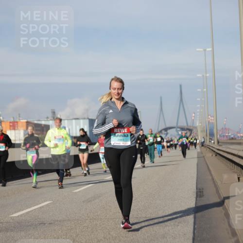 03.10.2025 - Köhlbrandbrückenlauf Jannik Wohlers http://msf.ph/oto/9091949 03.10.2025 10:11:34 Position 3 2443 meine-sportfotos.de