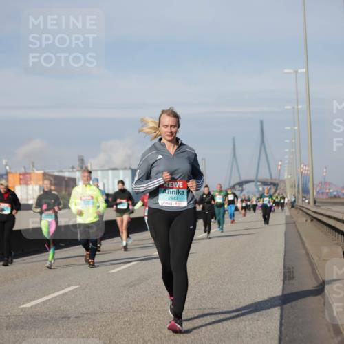 03.10.2025 - Köhlbrandbrückenlauf Jannik Wohlers http://msf.ph/oto/9091956 03.10.2025 10:11:35 Position 3 2443 meine-sportfotos.de