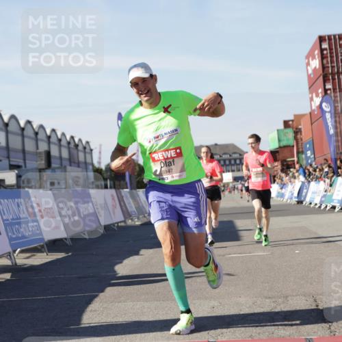 03.10.2025 - Köhlbrandbrückenlauf Jannik Wohlers http://msf.ph/oto/9091962 03.10.2025 12:54:03 Ziel 4030, 5710, 5947, 6002, 6200, 6817 meine-sportfotos.de