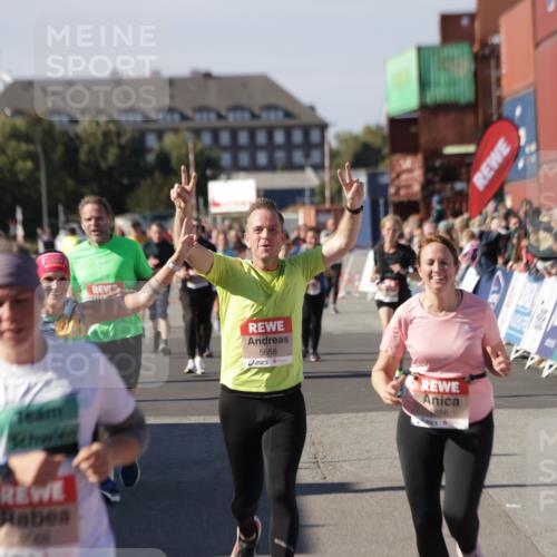 03.10.2025 - Köhlbrandbrückenlauf Jannik Wohlers http://msf.ph/oto/9091967 03.10.2025 13:19:56 Ziel 4376, 4539, 4721, 5059, 5656, 5657, 5658, 5704, 5841, 6068, 6414, 6567, 6568, 6660, 6663, 6730 meine-sportfotos.de