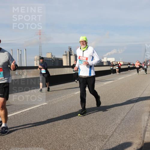 03.10.2025 - Köhlbrandbrückenlauf Lena Gebhardt http://msf.ph/oto/9091969 03.10.2025 10:08:06 Position 2 1704, 249 meine-sportfotos.de