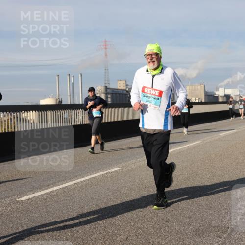03.10.2025 - Köhlbrandbrückenlauf Lena Gebhardt http://msf.ph/oto/9091993 03.10.2025 10:08:06 Position 2 1704, 2492 meine-sportfotos.de