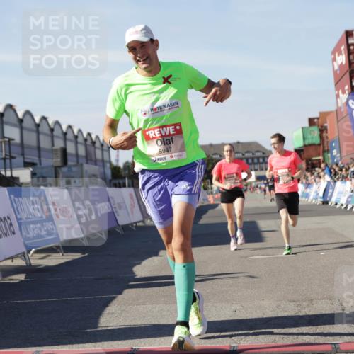 03.10.2025 - Köhlbrandbrückenlauf Jannik Wohlers http://msf.ph/oto/9091998 03.10.2025 12:54:03 Ziel 4030, 5710, 5947, 6002, 6200, 6817 meine-sportfotos.de