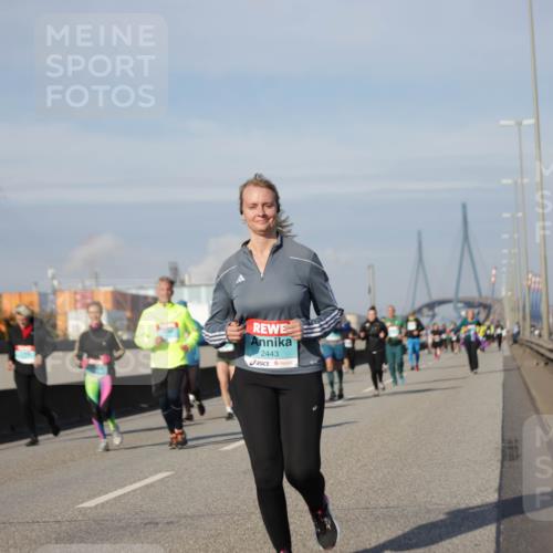 03.10.2025 - Köhlbrandbrückenlauf Jannik Wohlers http://msf.ph/oto/9092006 03.10.2025 10:11:35 Position 3 2443 meine-sportfotos.de