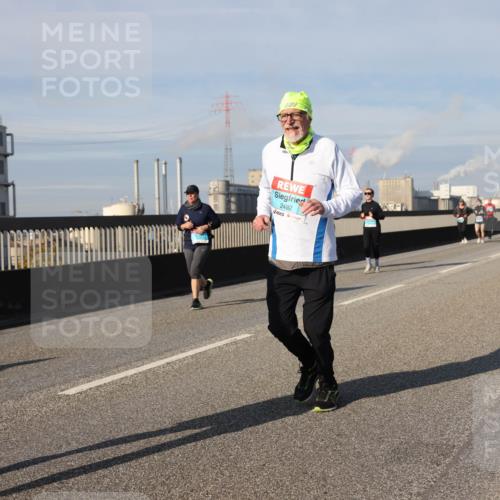 03.10.2025 - Köhlbrandbrückenlauf Lena Gebhardt http://msf.ph/oto/9092008 03.10.2025 10:08:06 Position 2 04, 5, 2492 meine-sportfotos.de