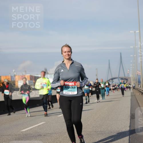 03.10.2025 - Köhlbrandbrückenlauf Jannik Wohlers http://msf.ph/oto/9092011 03.10.2025 10:11:35 Position 3 2443 meine-sportfotos.de