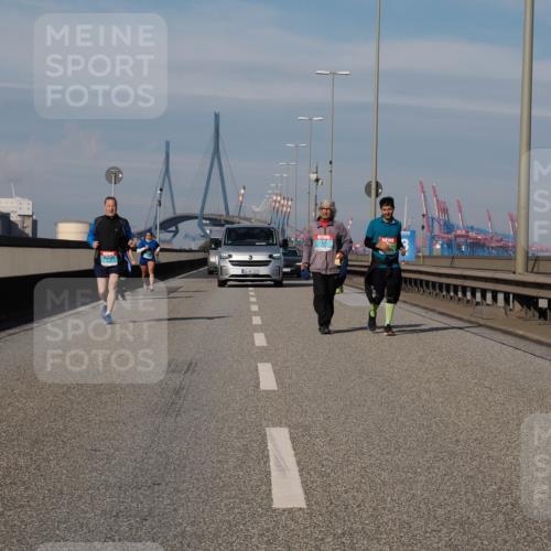 03.10.2025 - Köhlbrandbrückenlauf Fabian Wolf http://msf.ph/oto/9092012 03.10.2025 10:28:09 Position 3 3195 meine-sportfotos.de