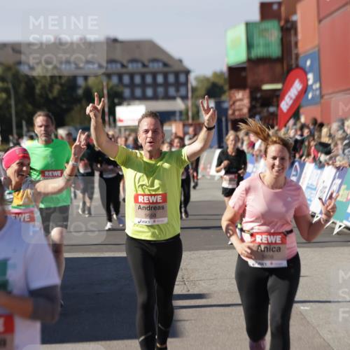 03.10.2025 - Köhlbrandbrückenlauf Jannik Wohlers http://msf.ph/oto/9092013 03.10.2025 13:19:56 Ziel 4376, 4539, 4721, 5059, 5656, 5657, 5658, 5704, 5841, 6068, 6414, 6567, 6568, 6660, 6663, 6730 meine-sportfotos.de