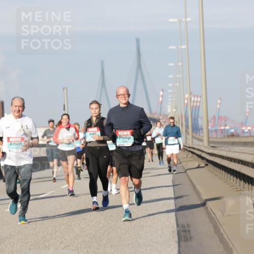 03.10.2025 - Köhlbrandbrückenlauf Jannik Wohlers http://msf.ph/oto/9092014 03.10.2025 09:59:46 Position 3 2056, 1666 meine-sportfotos.de