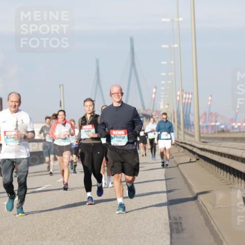 03.10.2025 - Köhlbrandbrückenlauf Jannik Wohlers http://msf.ph/oto/9092021 03.10.2025 09:59:46 Position 3 2056, 1666 meine-sportfotos.de
