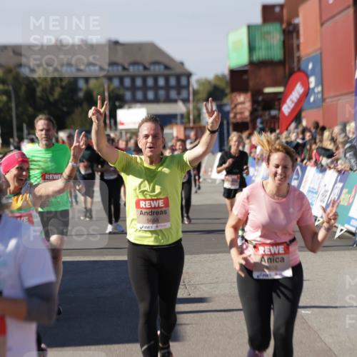 03.10.2025 - Köhlbrandbrückenlauf Jannik Wohlers http://msf.ph/oto/9092024 03.10.2025 13:19:56 Ziel 4376, 4539, 4721, 5059, 5656, 5657, 5658, 5704, 5841, 6068, 6414, 6567, 6568, 6660, 6663, 6730 meine-sportfotos.de