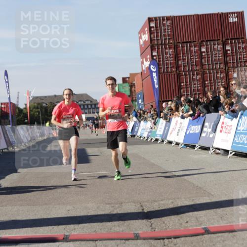 03.10.2025 - Köhlbrandbrückenlauf Jannik Wohlers http://msf.ph/oto/9092027 03.10.2025 12:54:04 Ziel 4030, 5710, 5947, 6002, 6200, 6817 meine-sportfotos.de