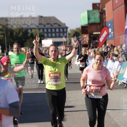 03.10.2025 - Köhlbrandbrückenlauf Jannik Wohlers http://msf.ph/oto/9092032 03.10.2025 13:19:56 Ziel 4376, 4539, 4721, 5059, 5656, 5657, 5658, 5704, 5841, 6068, 6414, 6567, 6568, 6660, 6663, 6730 meine-sportfotos.de