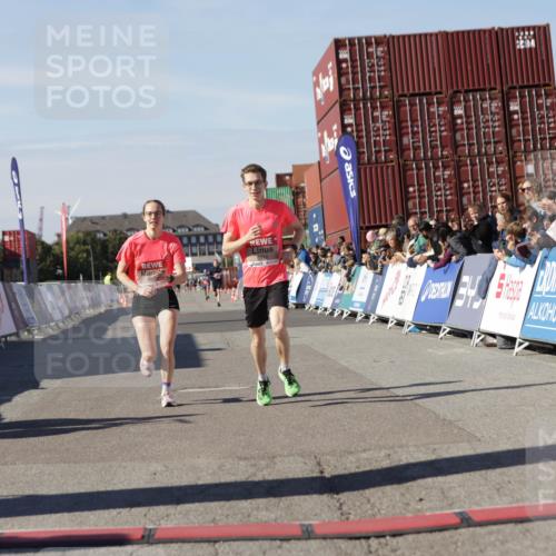 03.10.2025 - Köhlbrandbrückenlauf Jannik Wohlers http://msf.ph/oto/9092037 03.10.2025 12:54:04 Ziel 4030, 5710, 5947, 6002, 6200, 6817 meine-sportfotos.de