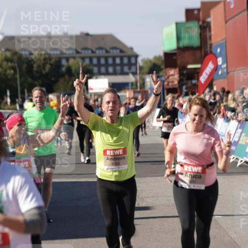 03.10.2025 - Köhlbrandbrückenlauf Jannik Wohlers http://msf.ph/oto/9092040 03.10.2025 13:19:56 Ziel 4376, 4539, 4721, 5059, 5656, 5657, 5658, 5704, 5841, 6068, 6414, 6567, 6568, 6660, 6663, 6730 meine-sportfotos.de