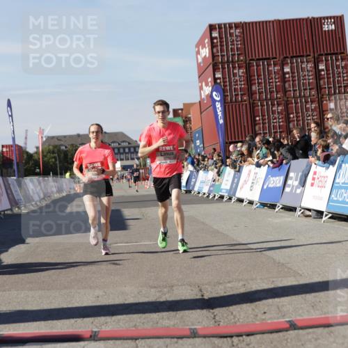 03.10.2025 - Köhlbrandbrückenlauf Jannik Wohlers http://msf.ph/oto/9092046 03.10.2025 12:54:04 Ziel 4030, 5710, 5947, 6002, 6200, 6817 meine-sportfotos.de