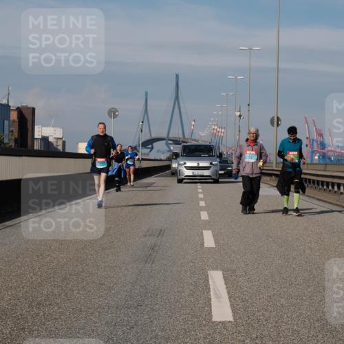 03.10.2025 - Köhlbrandbrückenlauf Fabian Wolf http://msf.ph/oto/9092050 03.10.2025 10:28:10 Position 3 3195 meine-sportfotos.de