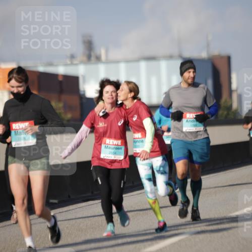 03.10.2025 - Köhlbrandbrückenlauf Jannik Wohlers http://msf.ph/oto/9092053 03.10.2025 10:11:38 Position 3 3379, 3328, 2554, 2533, 1769 meine-sportfotos.de
