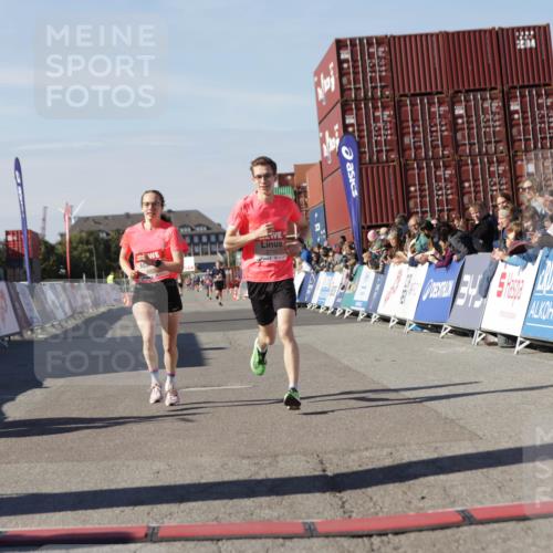 03.10.2025 - Köhlbrandbrückenlauf Jannik Wohlers http://msf.ph/oto/9092055 03.10.2025 12:54:04 Ziel 4030, 5710, 5947, 6002, 6200, 6817 meine-sportfotos.de